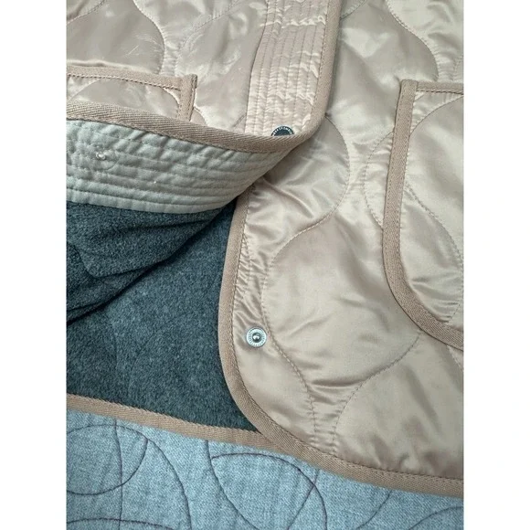 Abercrombie & Fitch Pink Satin Quilted Bomber Jacket / Women's Small - Picture 4 of 8